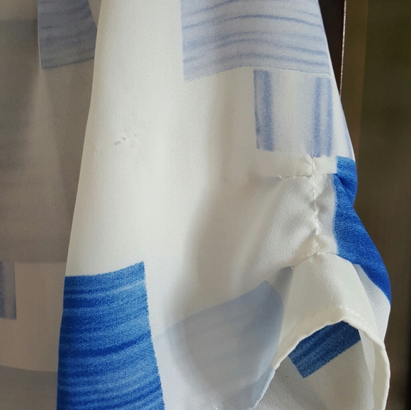 NWT Abstract Print Blouse Size M - Picture 6 of 11